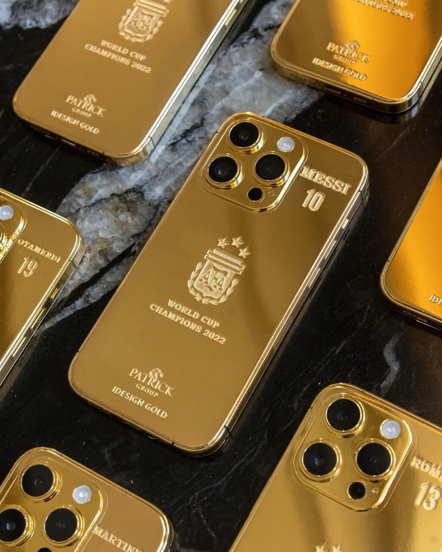 Lionel Messi Gifts 35 Gold iPhones to World Cup Winning Team Worth $211,000