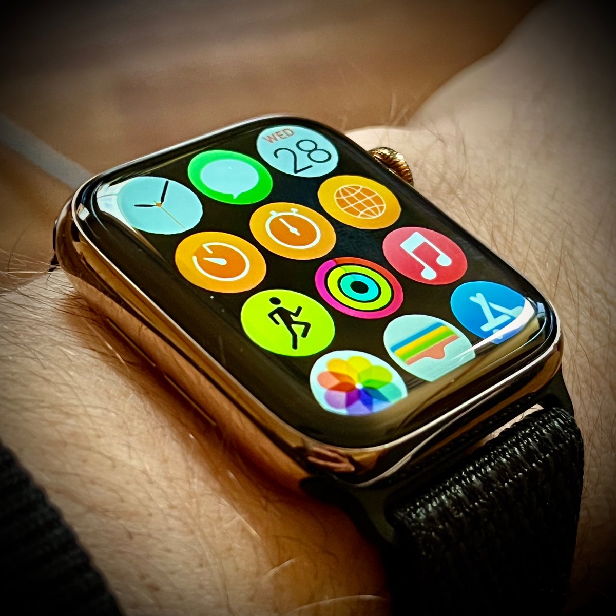 watchOS 10 Rumored to Feature Grid Layout for Home Screen With Folder Support