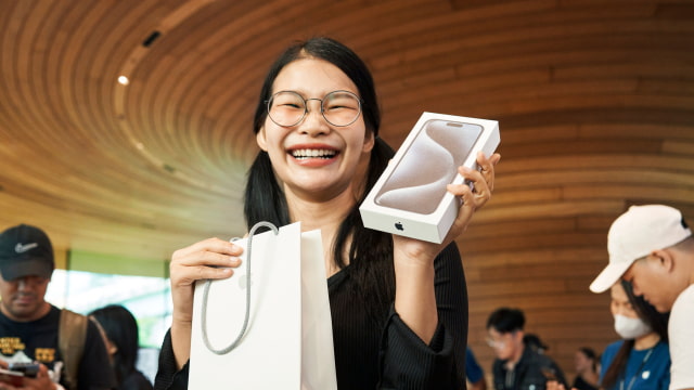 Apple Shares iPhone 15 Release Day Photos