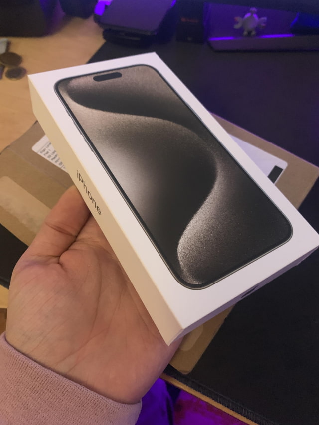 Apple Allegedly Ships Fake iPhone 15 Pro Max to Customer [Images]