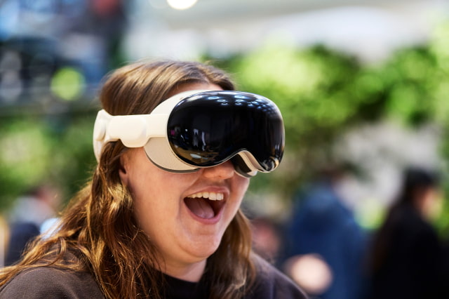 Apple Shares Photos and Video From Vision Pro Release Day