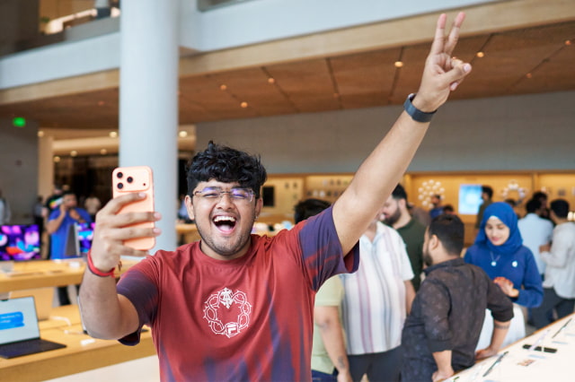 Apple Shares Photos From iPhone 17 Launch Day at Stores Worldwide [Gallery]