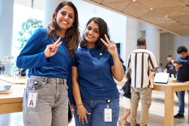 Apple Shares Photos From iPhone 17 Launch Day at Stores Worldwide [Gallery]