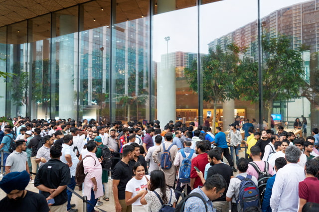 Apple Shares Photos From iPhone 17 Launch Day at Stores Worldwide [Gallery]