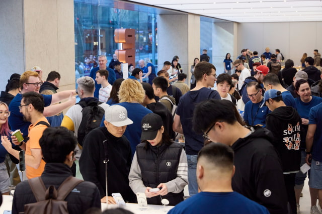 Apple Shares Photos From iPhone 17 Launch Day at Stores Worldwide [Gallery]