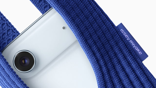 Apple Launches 3D-Knitted 'iPhone Pocket' in Collaboration With ISSEY MIYAKE