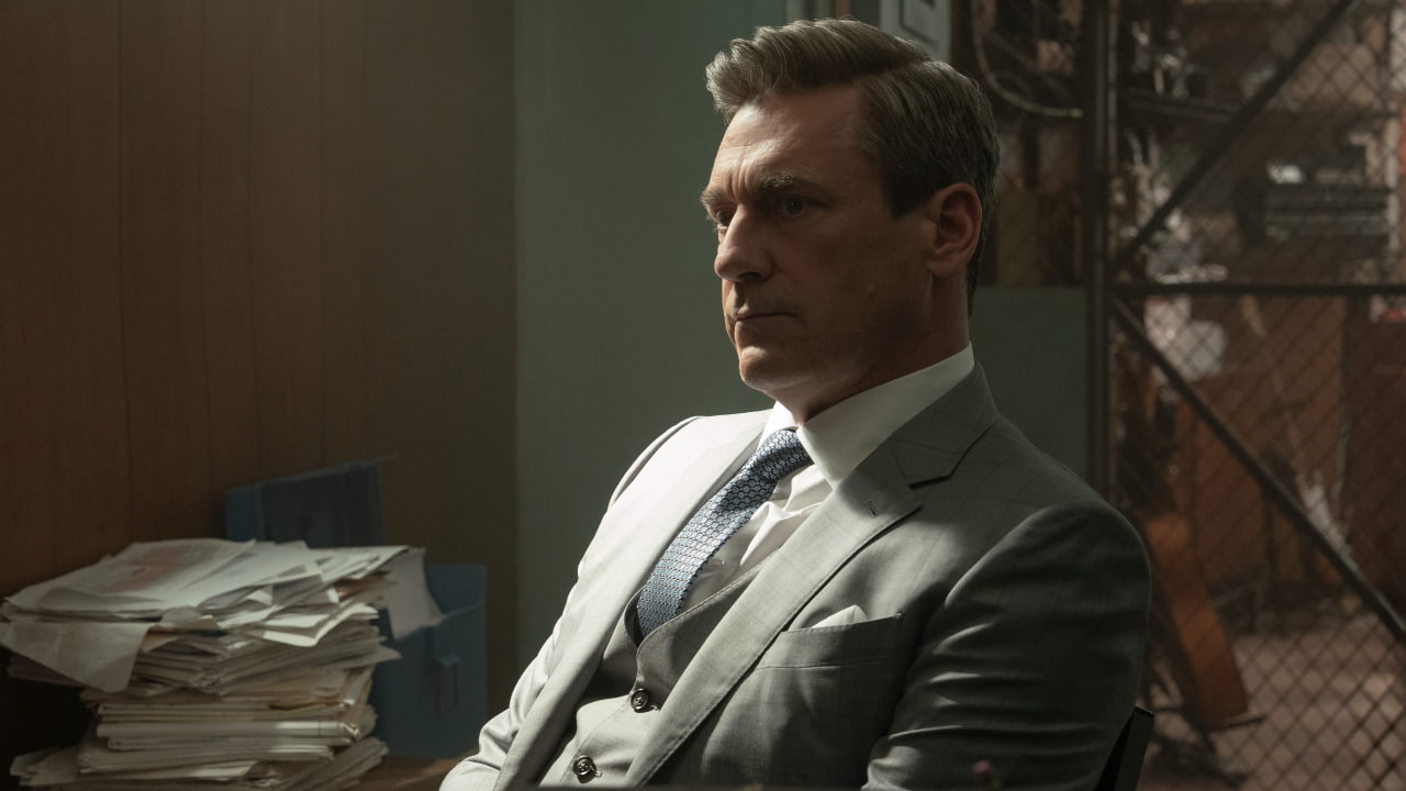 Apple назначила премьеру 2-го сезона сериала «Ваши друзья и соседи» с Джоном Хэммом на 3 апреля