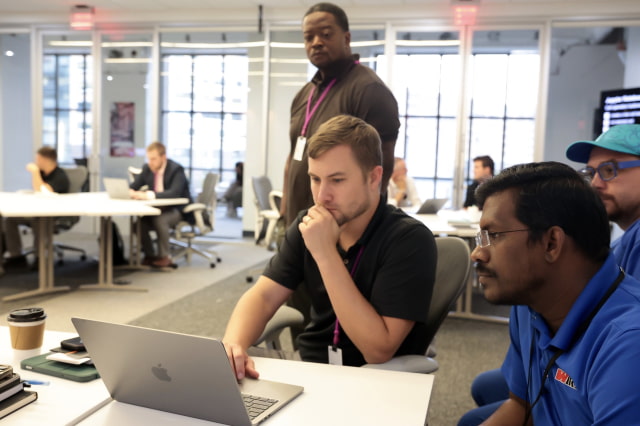 Apple Expands Manufacturing Academy With Free Virtual Training for U.S. Businesses