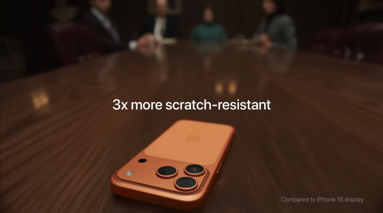 Apple рекламирует в новом видеоролике «Slide» экран iPhone 17, который стал «в 3 раза более устойчивым к царапинам» [Видео]