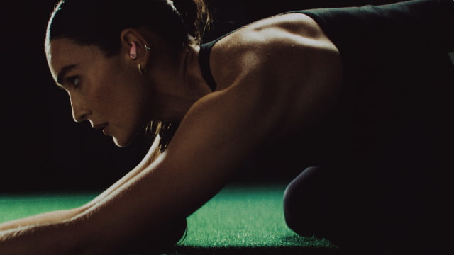 Apple Highlights Powerbeats Fit in New Ad Featuring Trainer Kirsty Godso [Video]