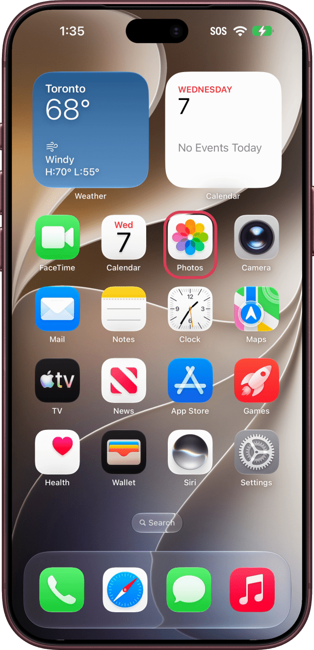 The Photos app outlined on the Home Screen.