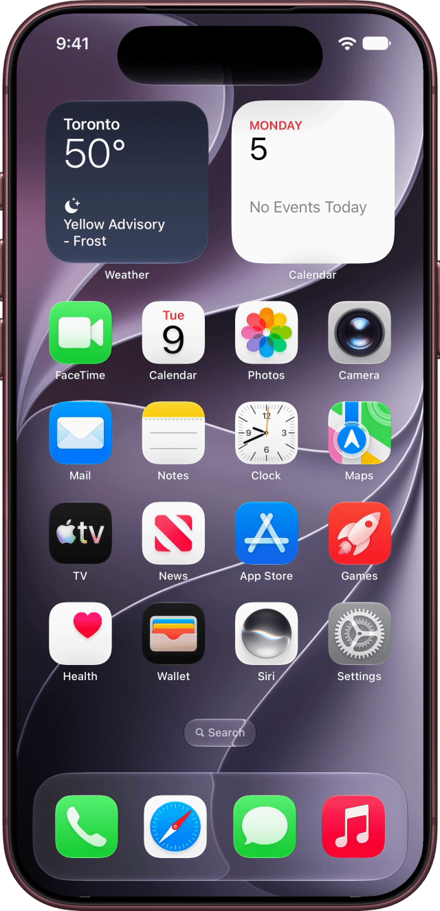 Siri listening in the Dynamic Island above the Home Screen.